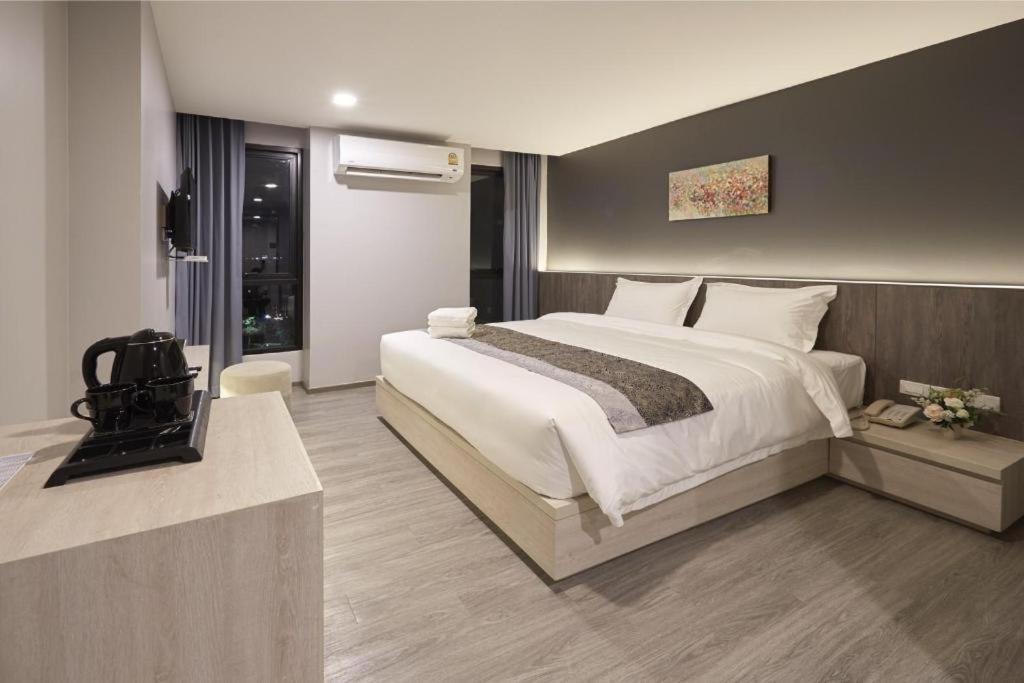 Iwish Hotel Bangkok Exterior photo